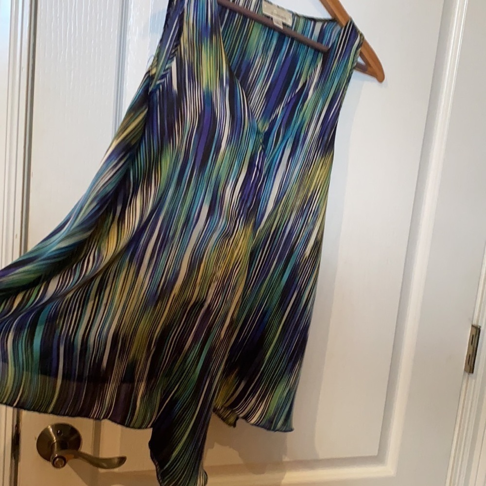 Dress Barn size L striped shorts sleeve V-neck top - Picture 2 of 4